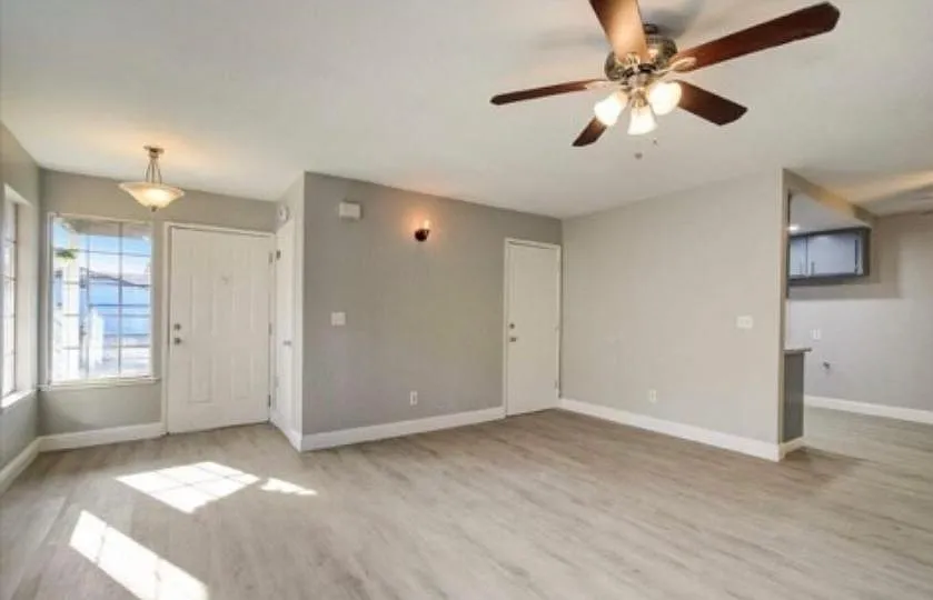 3 bed, 1200 sqft, $3,275 — Photo 2