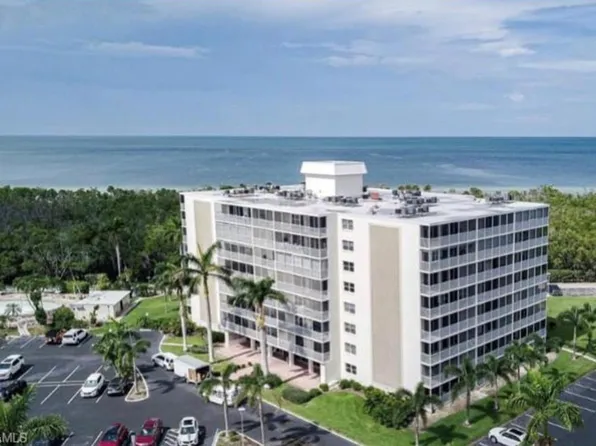 3 Bluebill AVE #211, NAPLES, FL 34108