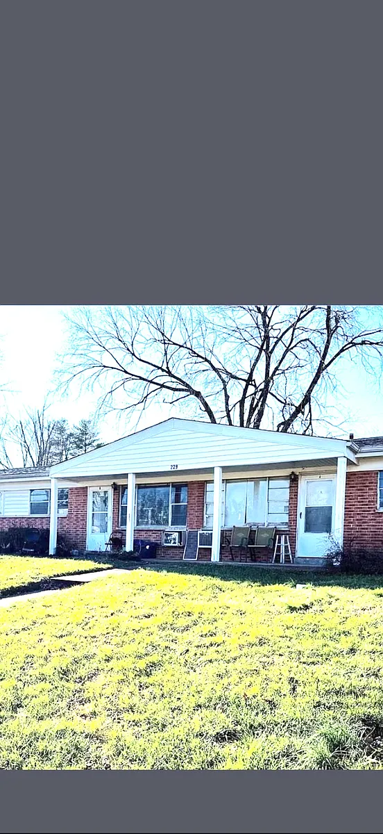 Building Photo - 229 Solon Dr