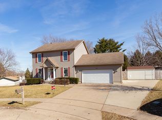 5629 Hillside Ct, Davenport, IA 52806