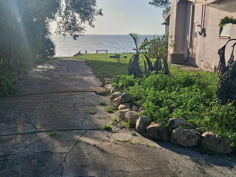 Riveredge Dr — Photo 19