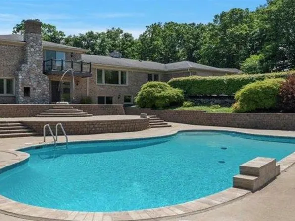980 Sandhurst Rd, Bloomfield Hills, MI 48302