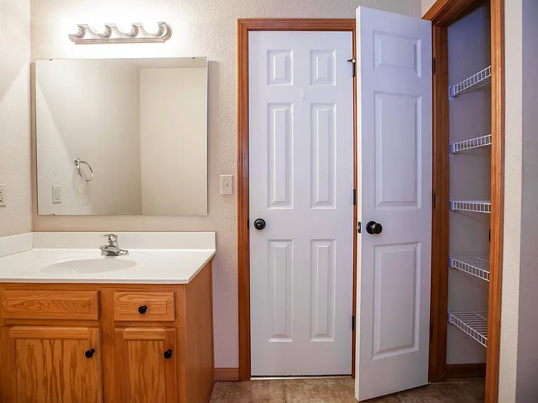 724 Oakbrook Pl — Photo 9