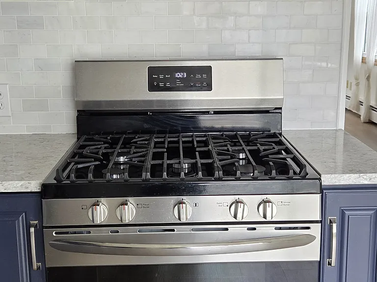 Unit is equipped with a gas stove.