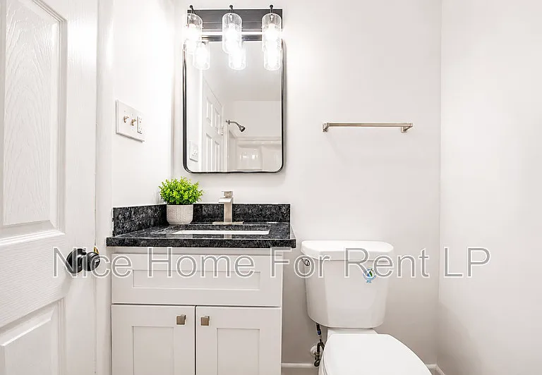 2602 N Jefferson St #B32 — Photo 5