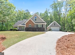 56 Brooks Lake Dr, Newnan, GA