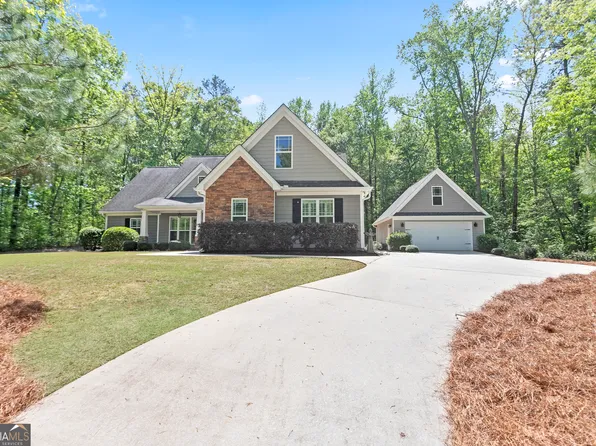 56 Brooks Lake Dr, Newnan, GA 30263