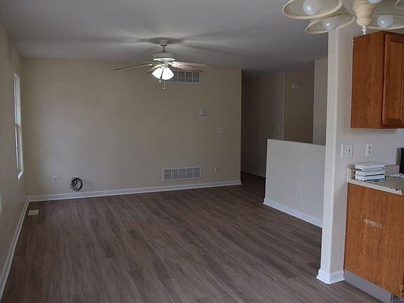 3rd image of 901 S Palomar Dr