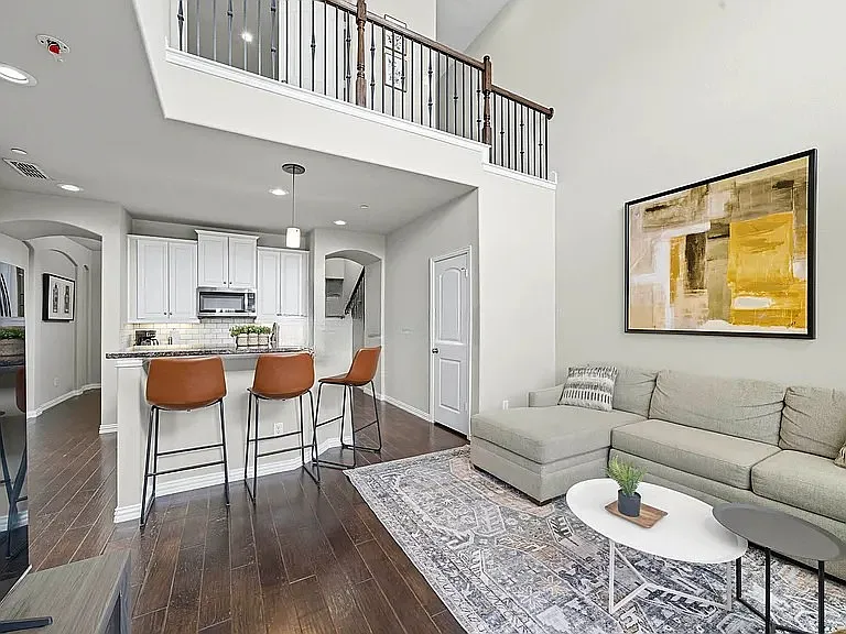 374 Hamilton St — Photo 1