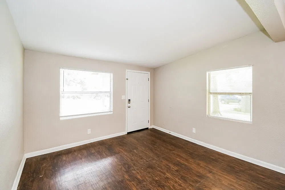 3 bed, 1.5 bath, 923 sqft, $1,375 — Photo 4