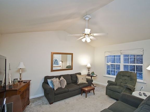 5th image of 34 Breezy Hill Dr