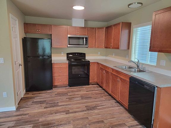 3rd image of 684 Hansen St SE #A
