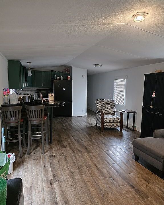 2nd image of 405 Fontana Ln