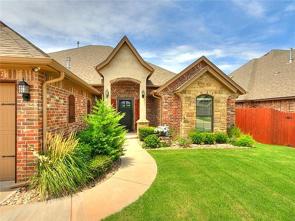 2nd image of 3905 Chesterfield Pl