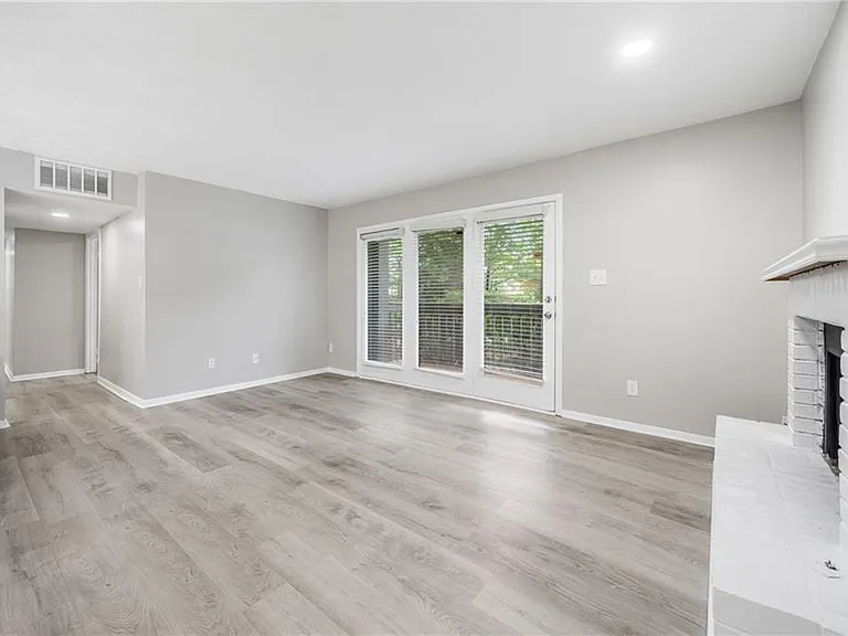 113 Tuxworth Cir — Photo 8