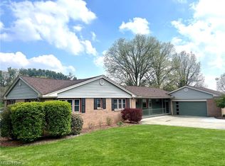 1147 Lakeview Rd NW, New Philadelphia, OH 44663