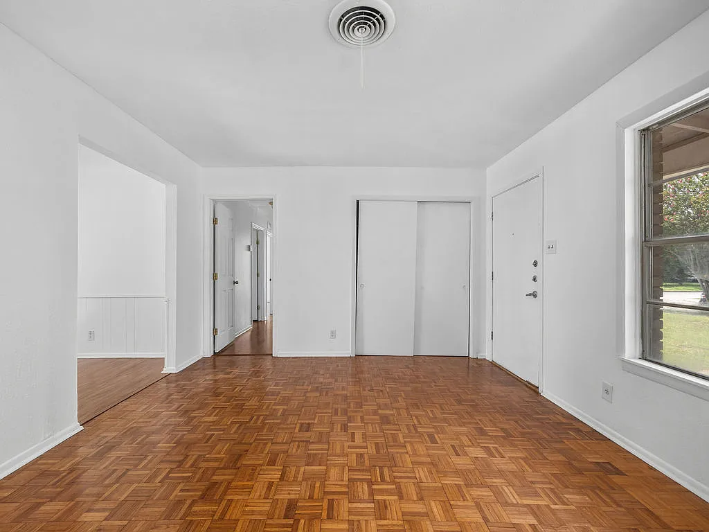 3 bed, 1320 sqft, $1,650 — Photo 4