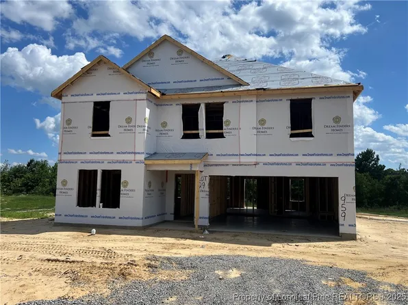 959 Sapphire Stone Ln, Hope Mills, NC 28348