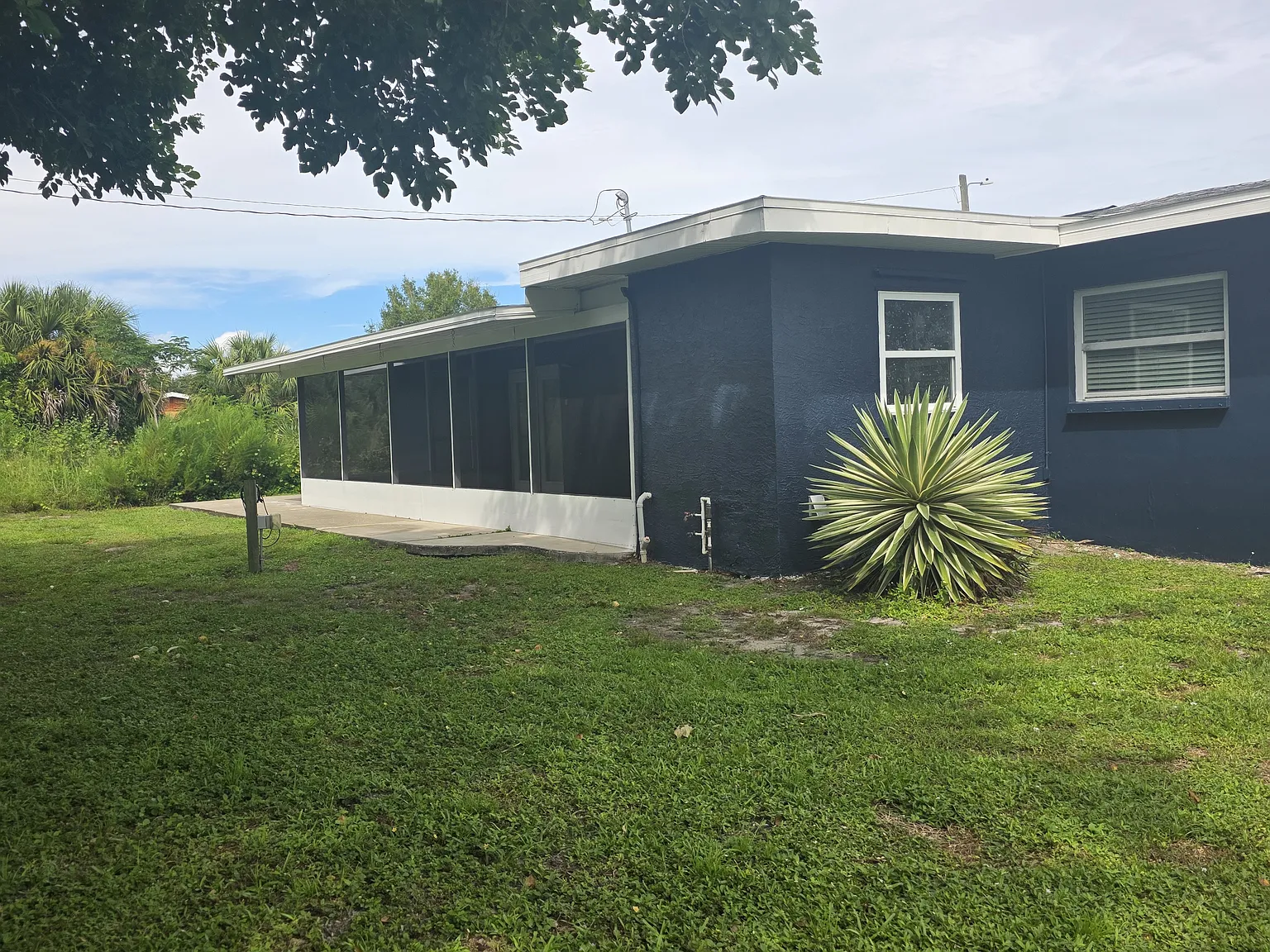 2 bed, 1159 sqft, $2,100 — Photo 2