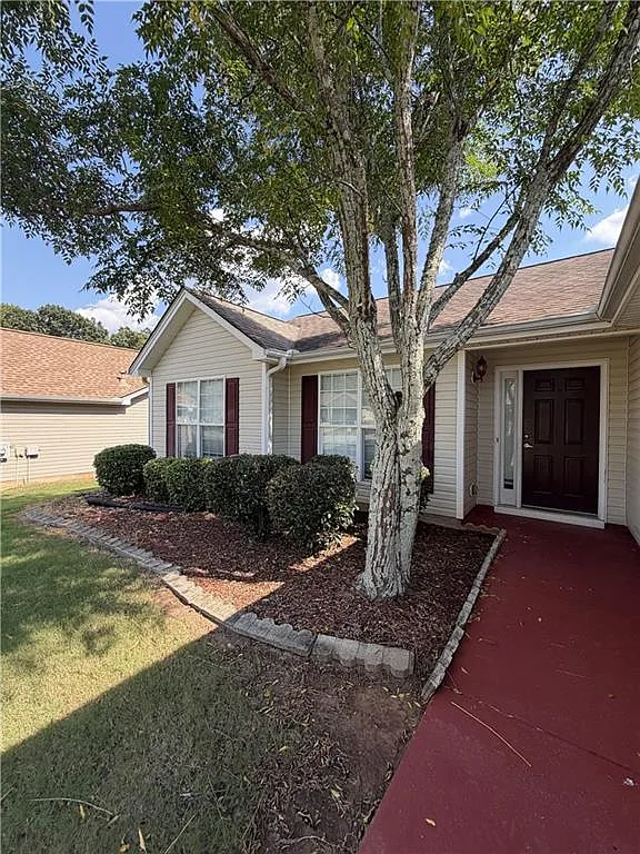 3 bed, 2.0 bath, 1460 sqft, $2,200 — Photo 2