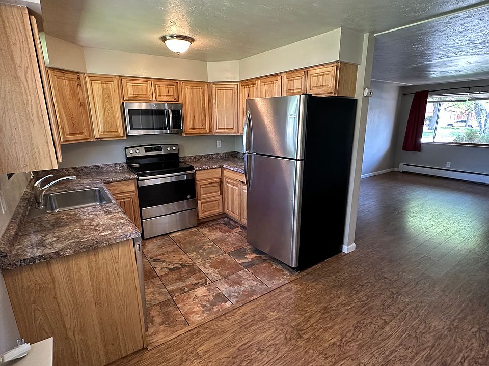 Spacious kitchen, plenty of cabinets and countertop space, all stainless steel appliances. Includes built-in microwave.