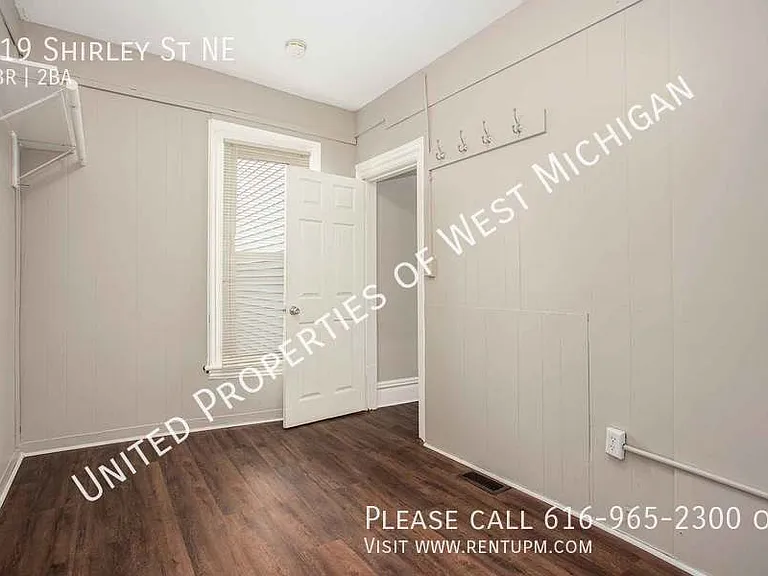 519 Shirley St NE — Photo 9