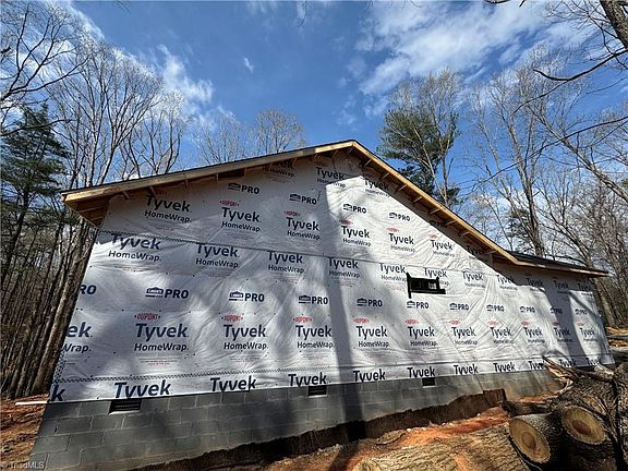 4th image of 348 Woodland Dr