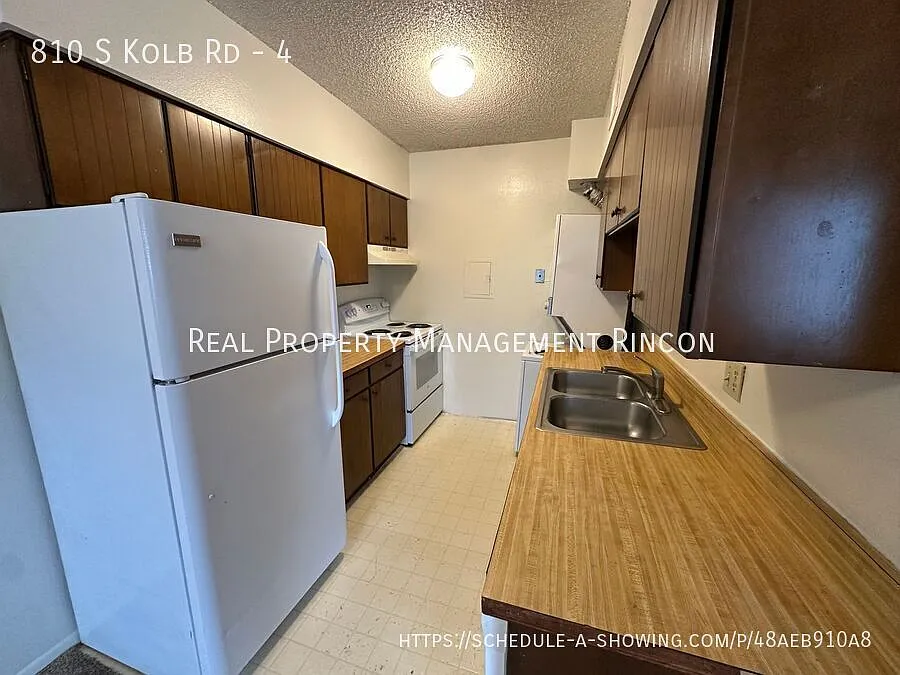2 Bed/1 Bath Condo in Convenient East Side Location! — Photo 3