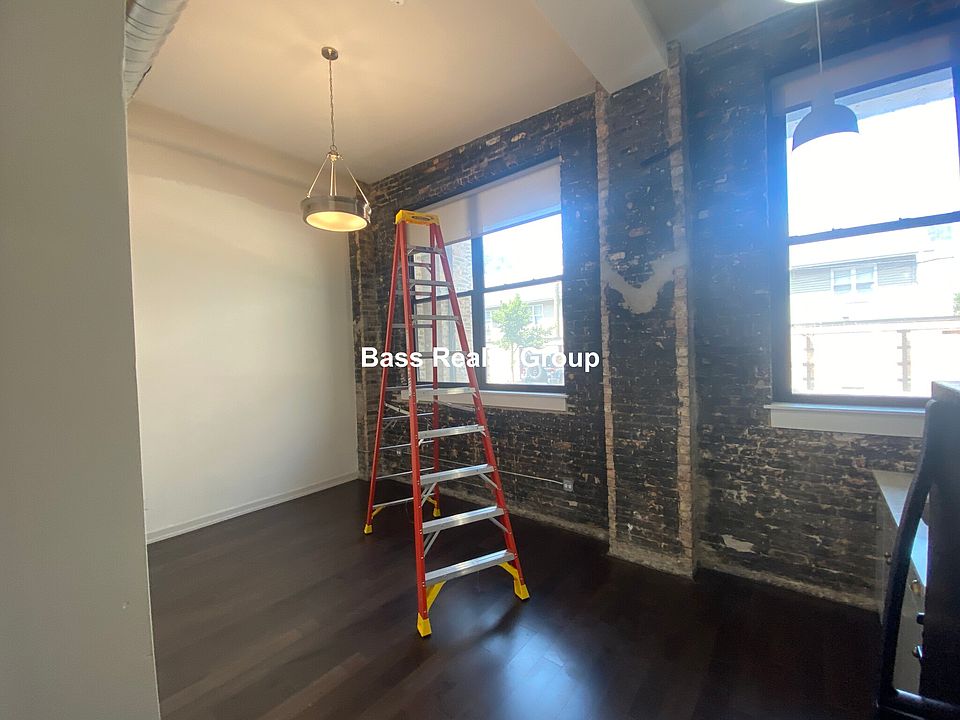 1st image of 5021 N Kenmore Ave #110