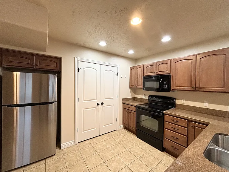 1014 W Village River Ln — Photo 6