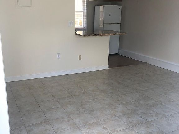 3rd image of 433 W Broadway #101