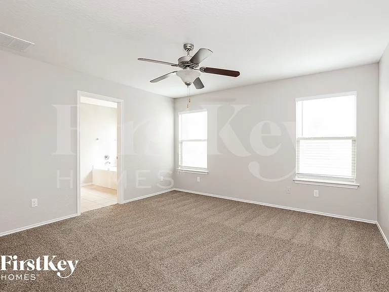 3003 Candleside Dr — Photo 8