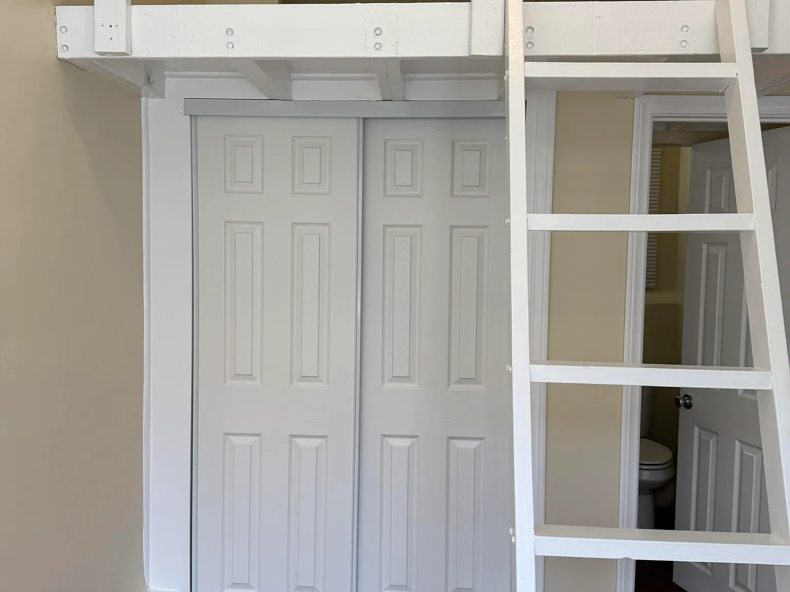 Studio, 400 sqft, $2,100 — Photo 3