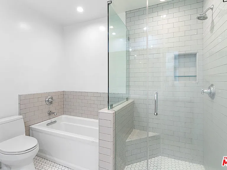 6611 W 6th St — Photo 26