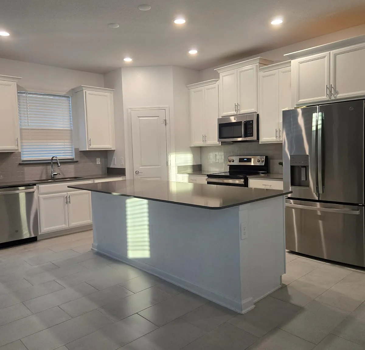 4 bed, 2471 sqft, $2,500 — Photo 2