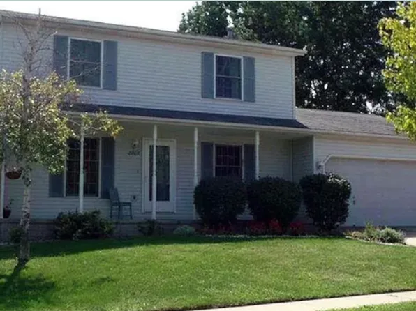 2705 Clearwater Ave, Bloomington, IL 61704