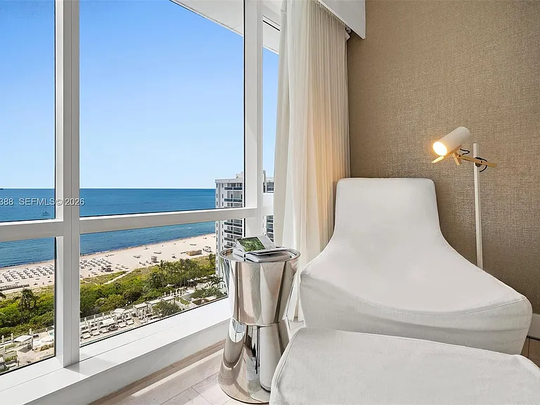 102 24th St #Penthouse 1718 — Photo 33