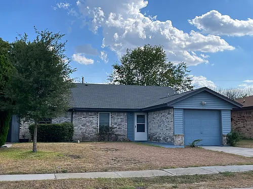 2202 Spicewood Dr Photo 1