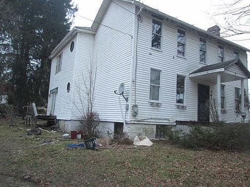 3rd image of 267 E Riverside Rd