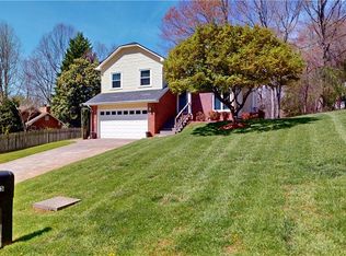713 Old Barn Cir, Pilot Mountain, NC 27041