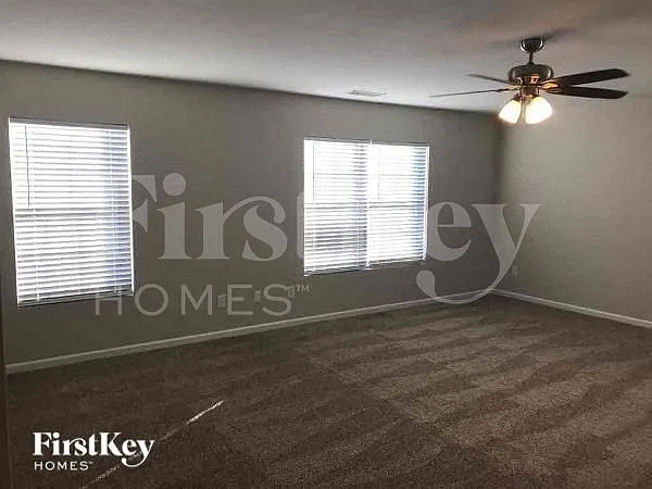 3 bed, 2.5 bath, 2963 sqft, $2,815 — Photo 4