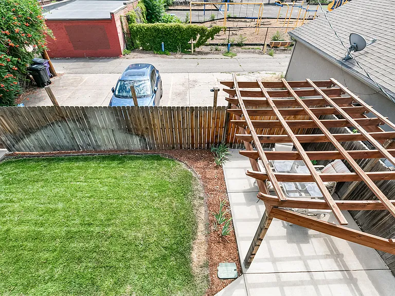 208 S Lincoln St #B — Photo 14