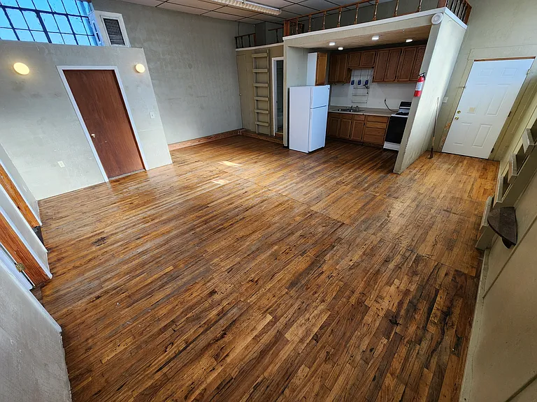 208 Mainapt #1 — Photo 1
