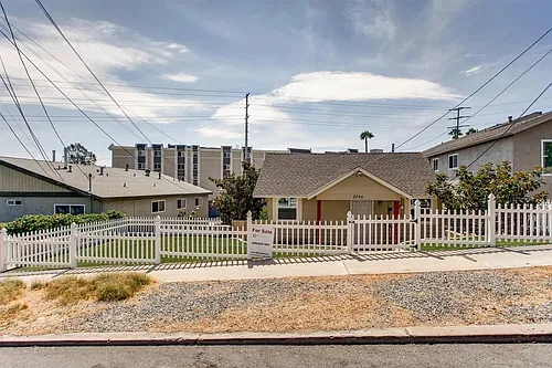 3744 Swift Ave Photo 1