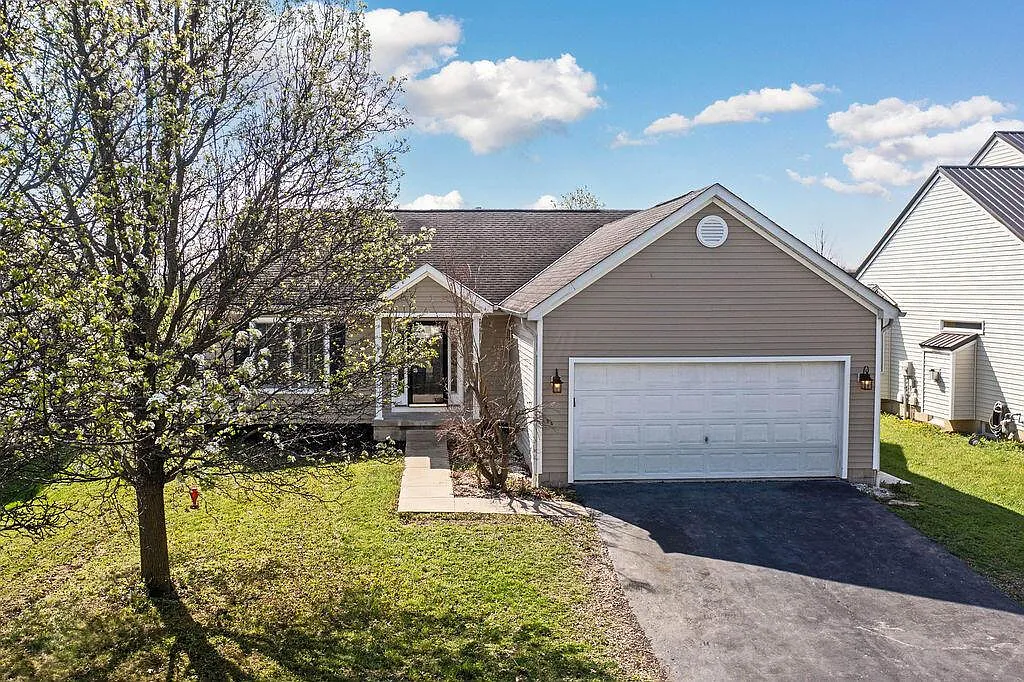 1145 Valley Dr photo 1