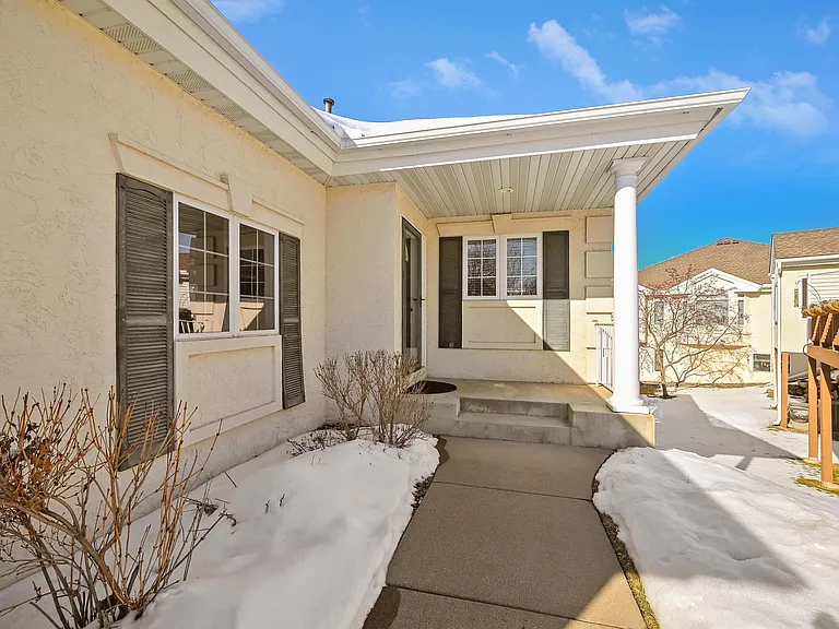 7950 Victoria Way — Photo 3