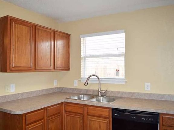 5th image of 613 Bluejay Dr