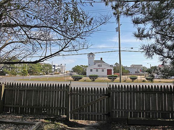 5th image of 5607 Holly Ave