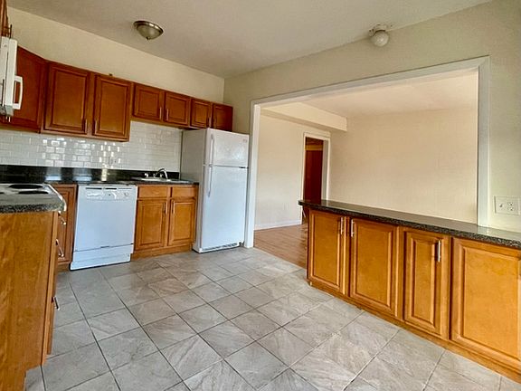 3rd image of 1137 Commonwealth Ave #17
