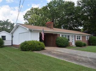 2614 2nd Ave NW, Hickory, NC 28601